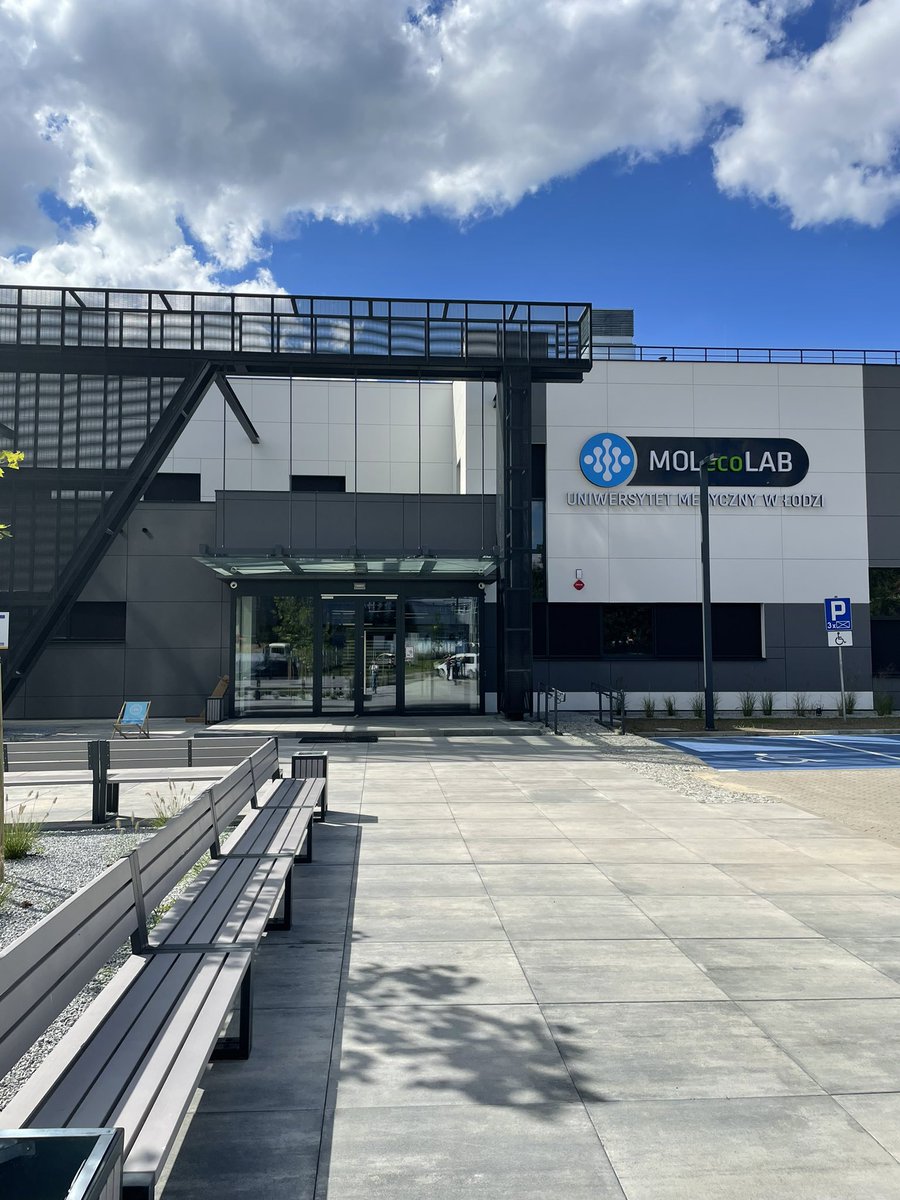 umedlodz's tweet image. Ostatnie przygotowania przed poniedziałkowym otwarciem #MOLecoLAB - kompleksu supernowoczesnych laboratoriów badawczych, w których nauka i biznes będą wspólnie opracowywać i testować innowacje medyczne. A wszystko to z pomocą środków z RPO @lodzkiePL