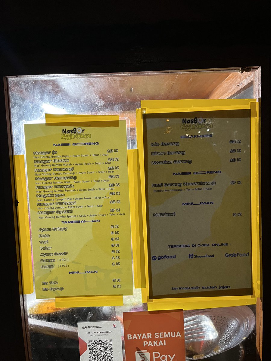 javafoodie_'s tweet photo. Kalau lg di daerah Mangkuyudan, boleh larisin abang Nasgor ini.
Menu ini banyak variannya, kmrn aku pesen Nasgor Gledek sm Nasgor Kecombrang. Porsinya gede!
Nasgornya enak! 

Mulai 12rb aja. Pas ngobrol Abangny ternyata dulu kerja di Hyatt juga. 

Loc: Nasgor Nggeledekanl https://t.co/PmOeNJdBXo