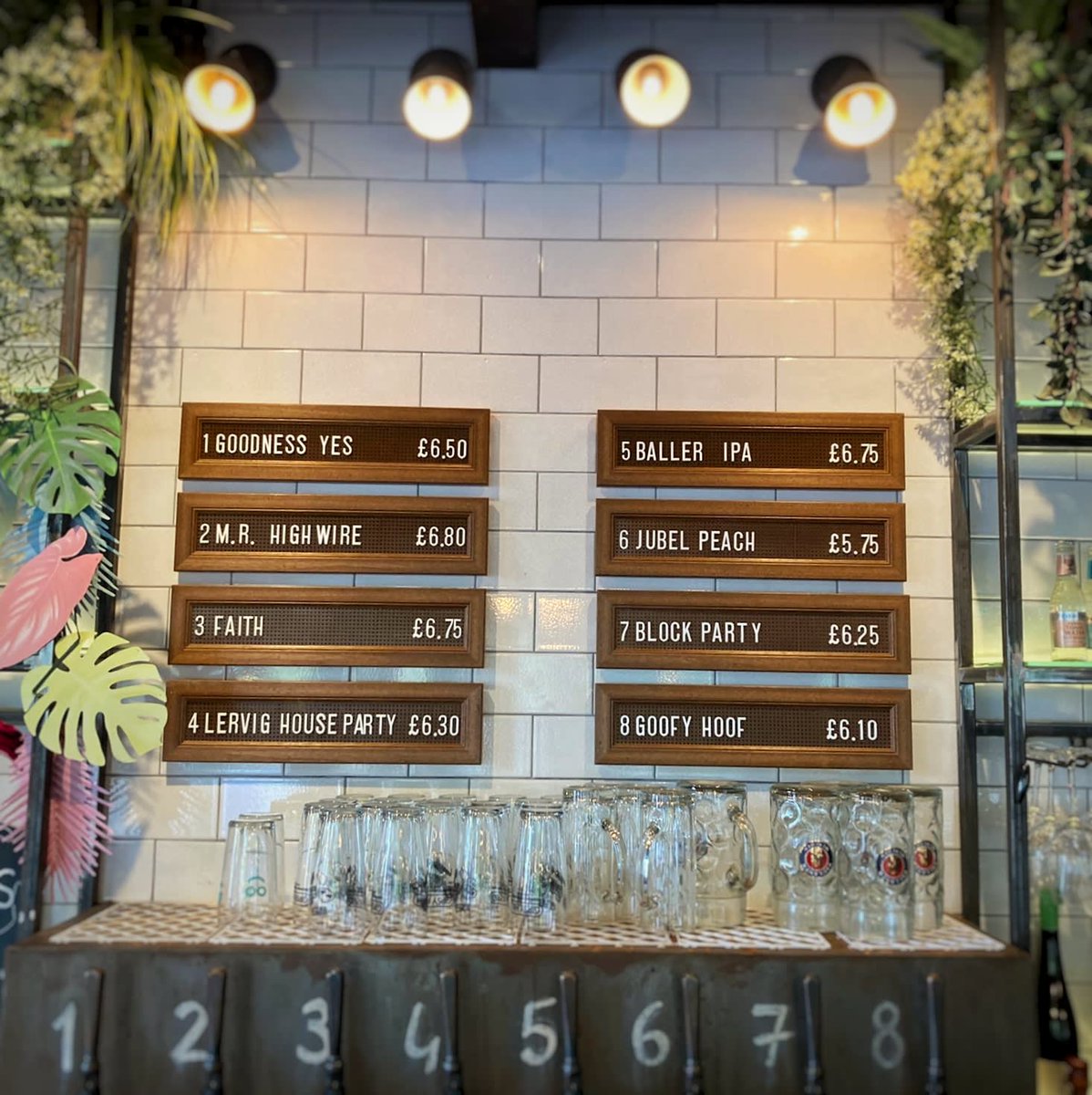 AngelOakSE15's tweet photo. Today's line up! So many options to accompany your roast π
.
#theangeloak #angeloak #therye #se15 #london #eastdulwich #nunhead #pub #peckham #southeastlondon #peckhamrye #ryepark #beerlist #sundayroast #beer #beergarden https://t.co/VyO1m5jod5