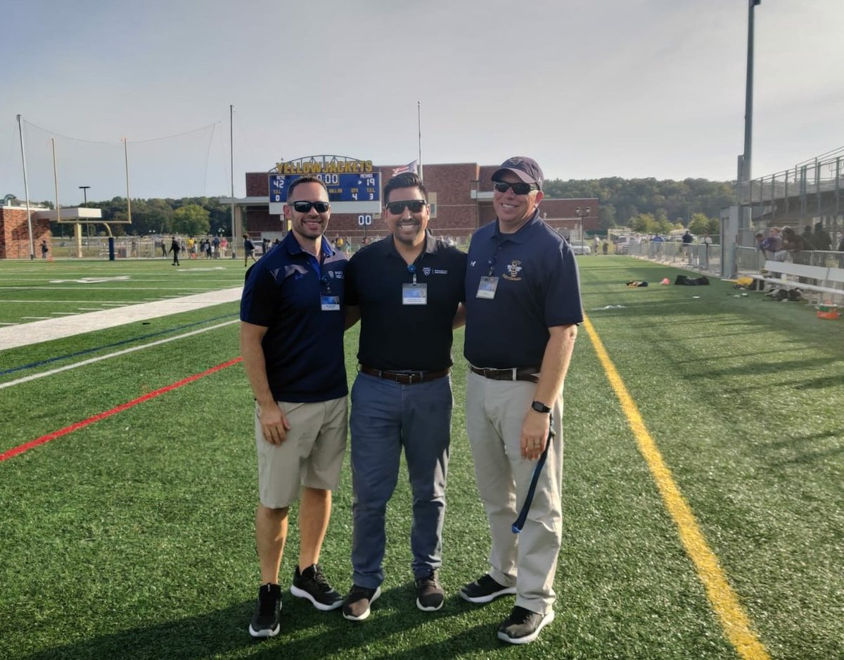 GiorgioNegronMD's tweet photo. Great win for the RCTC #Yellowjackets this weekend! 🏈
Taking care of these athletes alongside my PD @JakeSellonMD and AT Greg Holm.
Not to mention, squeezing in the portable ultrasound for point of care scans!
#sportsmedicine #sidelinecoverage https://t.co/5dJK5oVjKH