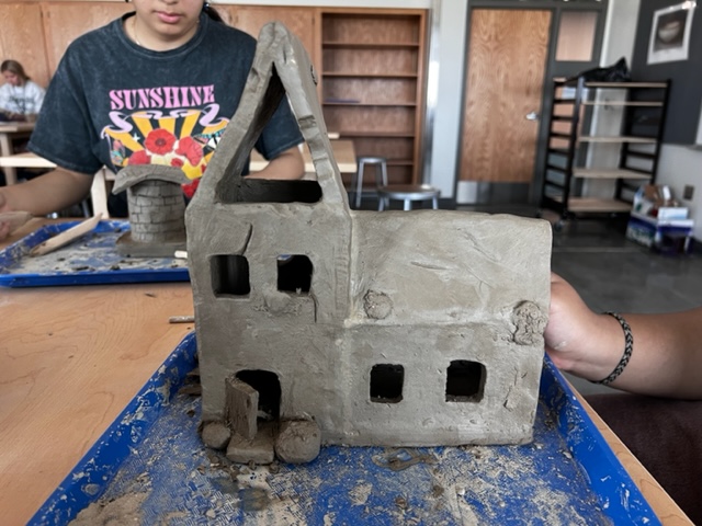 lps_visualart's tweet image. LNW Ss thought about what makes a Home and are making their versions of home with slab construction pottery. Using an Inquiry based approach to art making allows students to tell their own visual story. What makes a home to you? The building or a space or maybe the people?