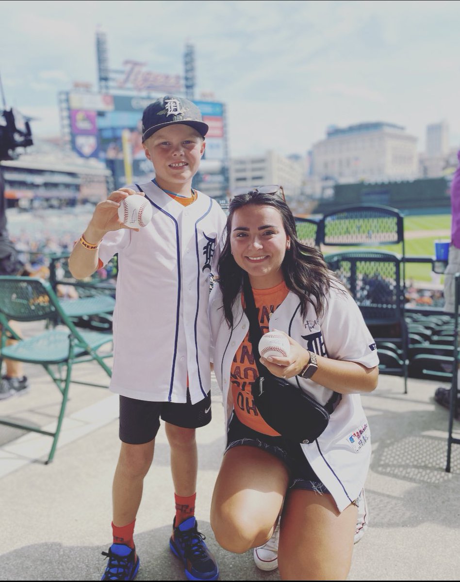 Mrs. Helzer tweet media