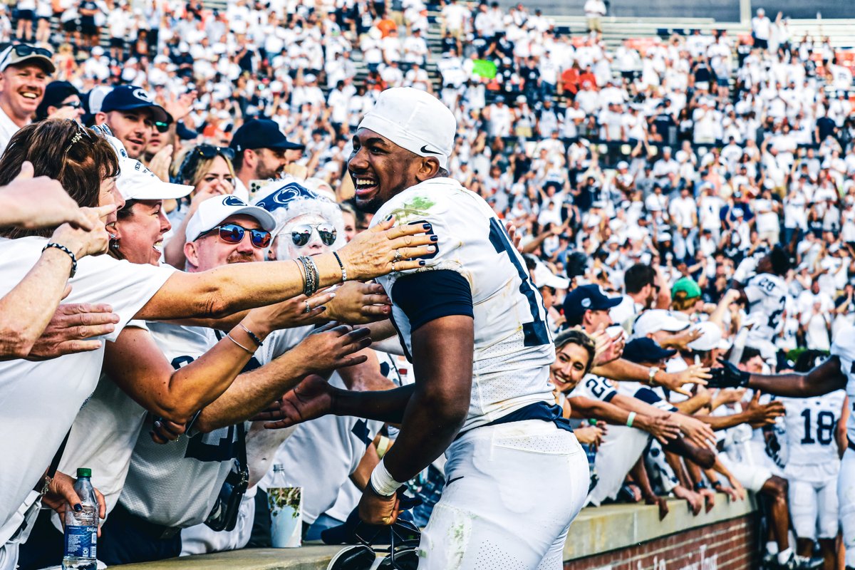 PennStateFball's tweet photo. The southern hospitality did not go unnoticed 🤝

Hope everyone had just as great of experience in Auburn as we did! #WeAre https://t.co/uJl123Mmdo