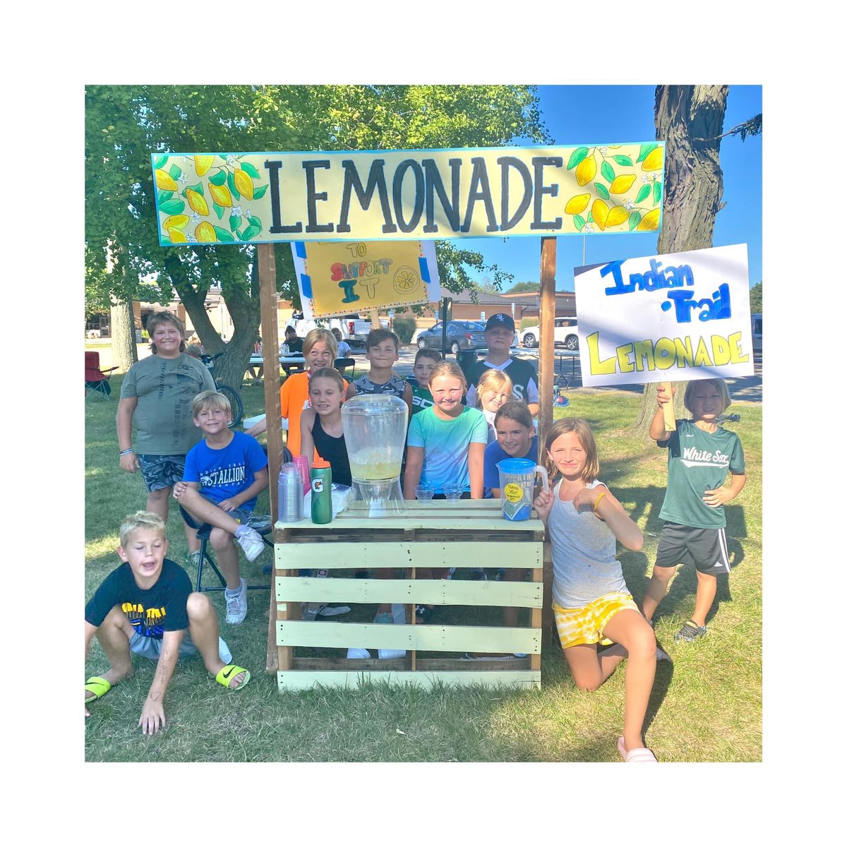 IndianTrailDG58's tweet photo. The little lemonade stand that could! These amazing Indian Trail students raised $2,586 today for our playground fund. @PrincipalRatner #dg58pride https://t.co/U6a6NggShc