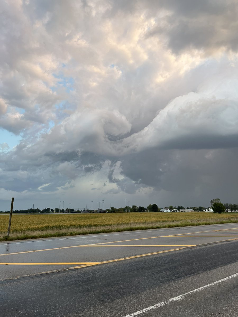 devin_shadravan's tweet photo. Tornado warning in southeast iowa that we intercepted along side @ReedTimmerAccu and @FujitaFreaks https://t.co/XR0KgHKwn6