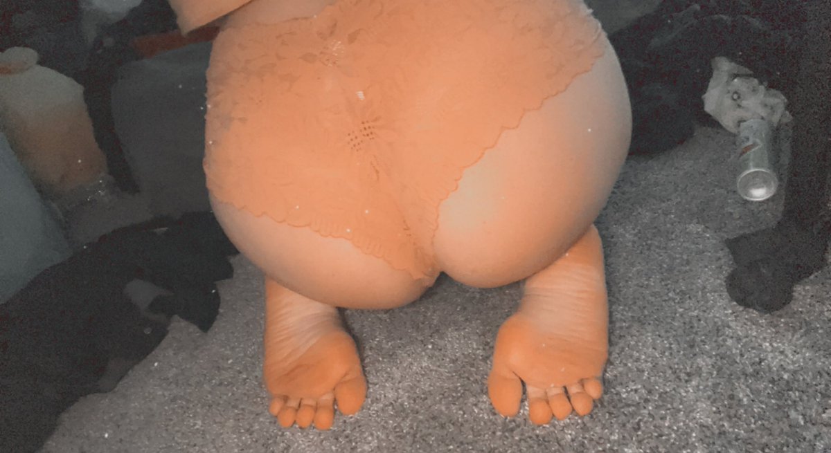 Cheyann58695210's tweet photo. This much better can it get booty and feet there’s a lot to offer in this shoot cum check it out to see what else there’s so see 😉 #booty #adultcontent #onlyfansbabe #feetpics #bootyandfeet #feetfetiche https://t.co/V36H11OTz5