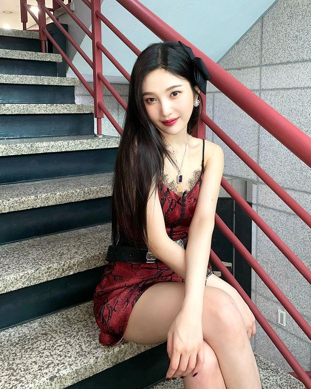 1996FEED's tweet photo. #조이 #JOY #청하 #CHUNGHA https://t.co/qRyJVEixVU