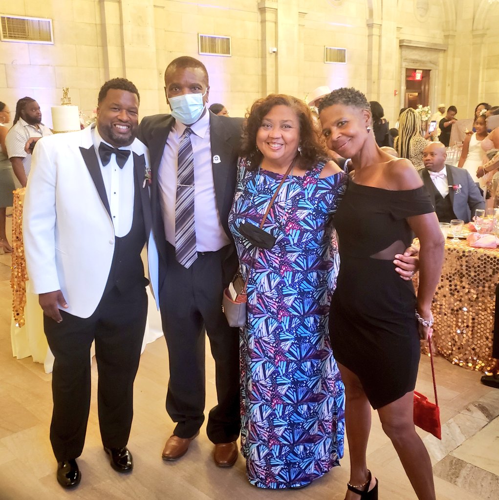 swimbaby5's tweet photo. It was a beautiful day for a outdoor wedding at  #ClevelandHistoryCenter Now the real fun begins- hope she knows she got a player for life 👍
Sending out the best of wishes &amp; lots of luck🍀
to Mr. &amp; Mrs Shawn Hilliard &amp; their new bended family!
#FearlessLeader @RealTalkLive216 https://t.co/PB9T1n83HM