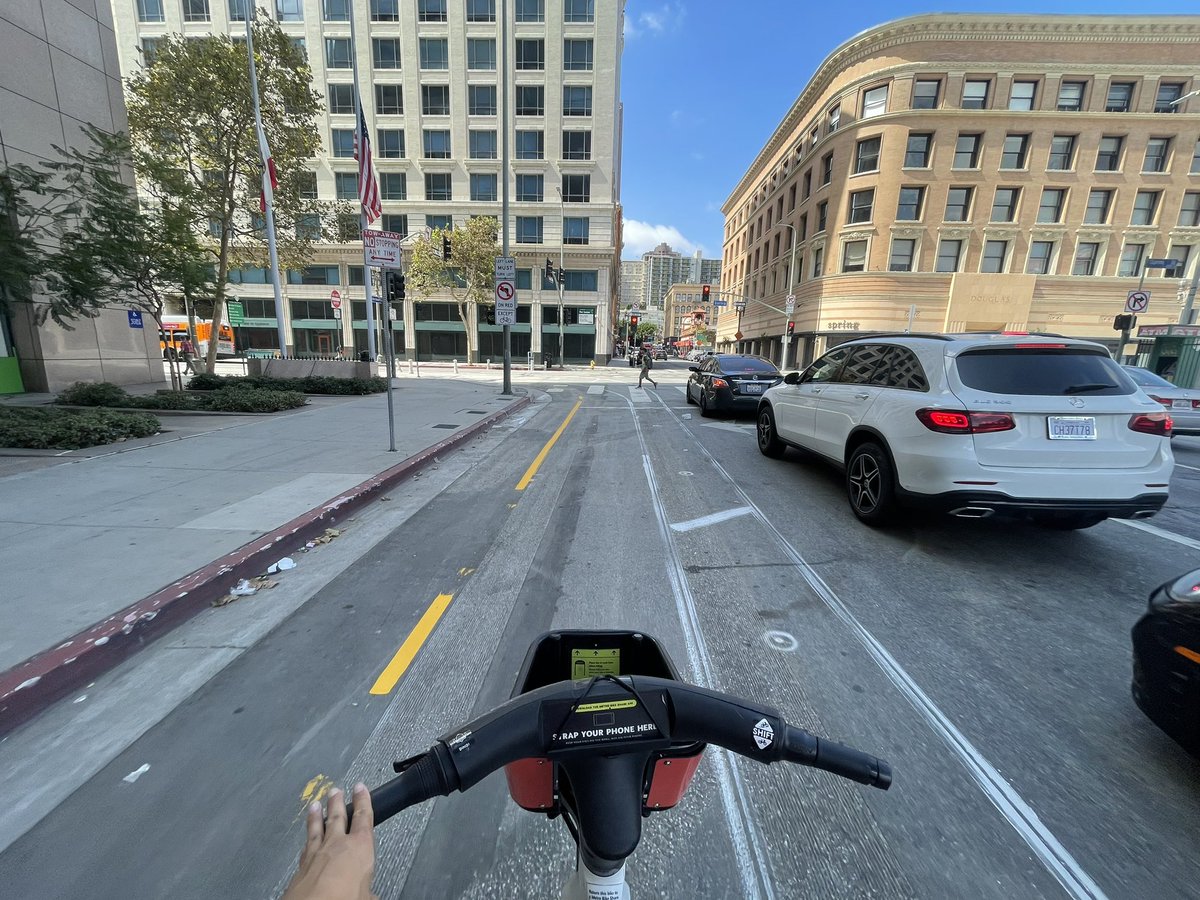 Austin 🚋🚌🚲🍃 on Twitter "The 3rd St protected bike lane btwn Main St & Spring St is now a two