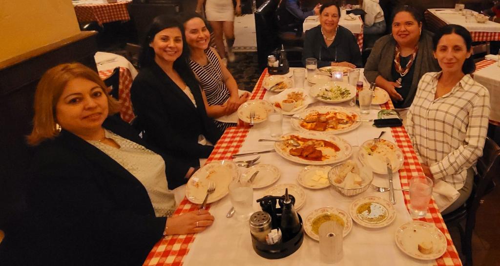 Honored to share a meal with <a href="/BaezcondG/">Lourdes Baezconde-G</a> and her team of poderosas 💪  #AACRdisp22