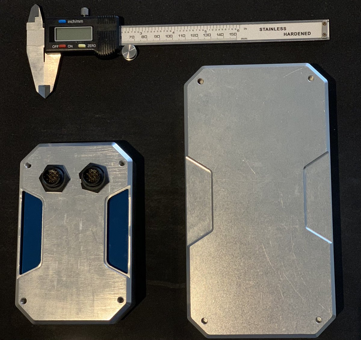 EchelonMirror's tweet photo. Shitty product development image update. 

Y_0 on right, Y_1 on left. 

Supports: up to four cameras at 50FPS, up to 16 valves at whatever spacing, dual line, hot swappable in field, wifi + 3G/4G, more to come. https://t.co/1jgKjGN6s2