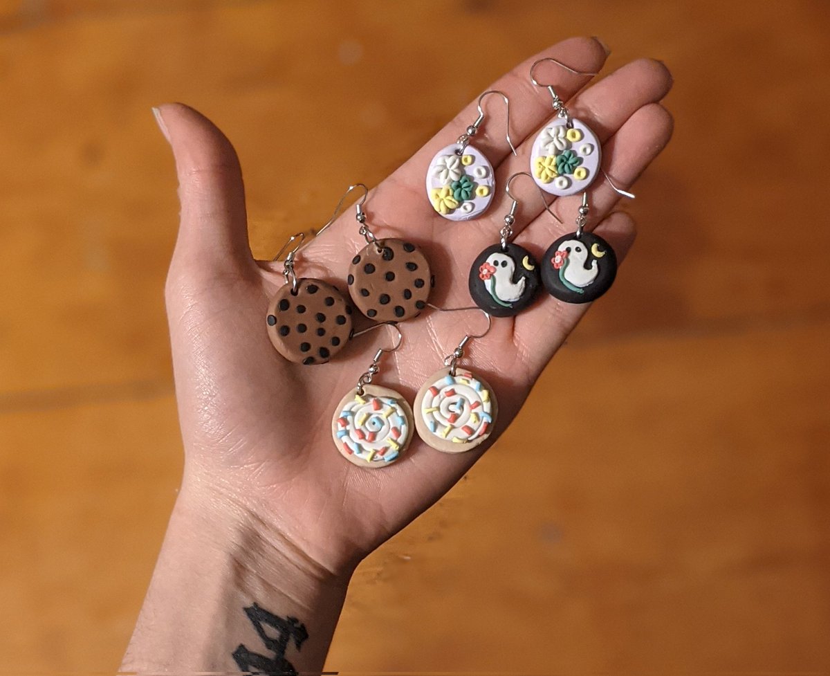 Some new earrings I'll be listing tomorrow! 🤍🍪
ᴇᴛsʏ sʜᴏᴘ: etsy.com/shop/GracesCre…