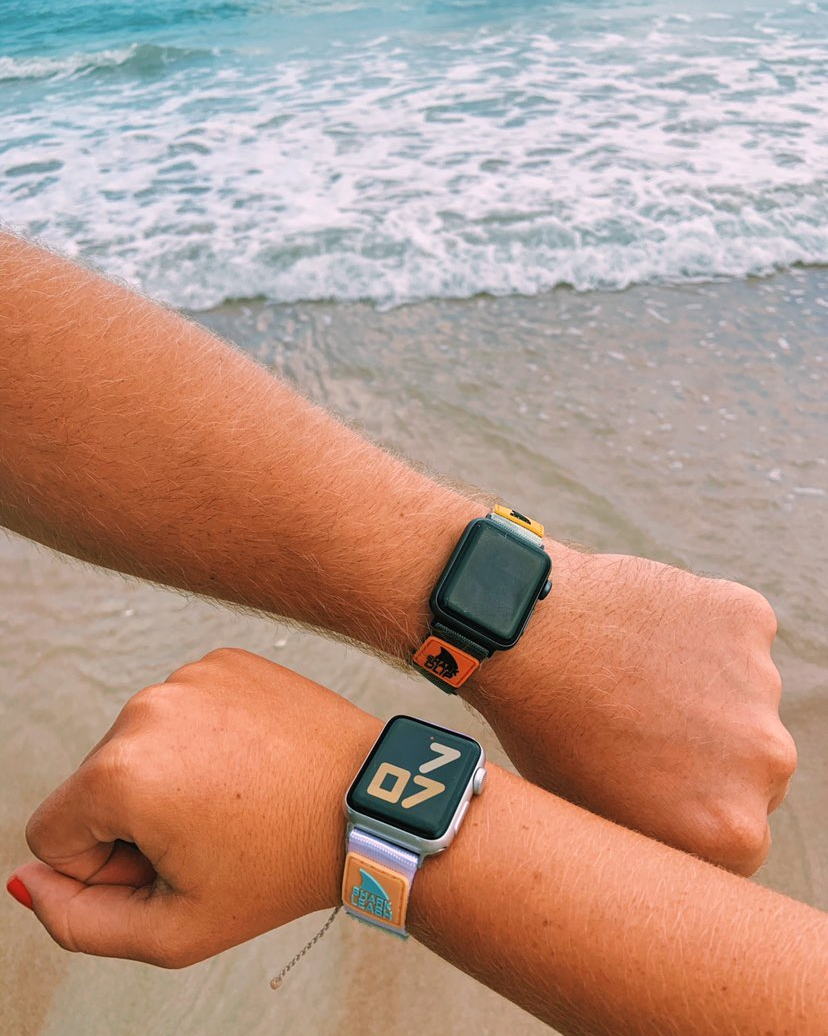 freestyle_watch's tweet photo. give your #applewatch that retro vibe 🤙
🦈: Freestyle Apple Watch™ Straps Blue Tie Dye & Turq/Blk/Mus
📸: @madi_brooke22
_
#retroaesthetic #smartwatchstraps #apple #instagood #myfreestylewatch #watchlover #retro #applewatchstraps https://t.co/kDkeciURNQ https://t.co/UzI1gg9Cla