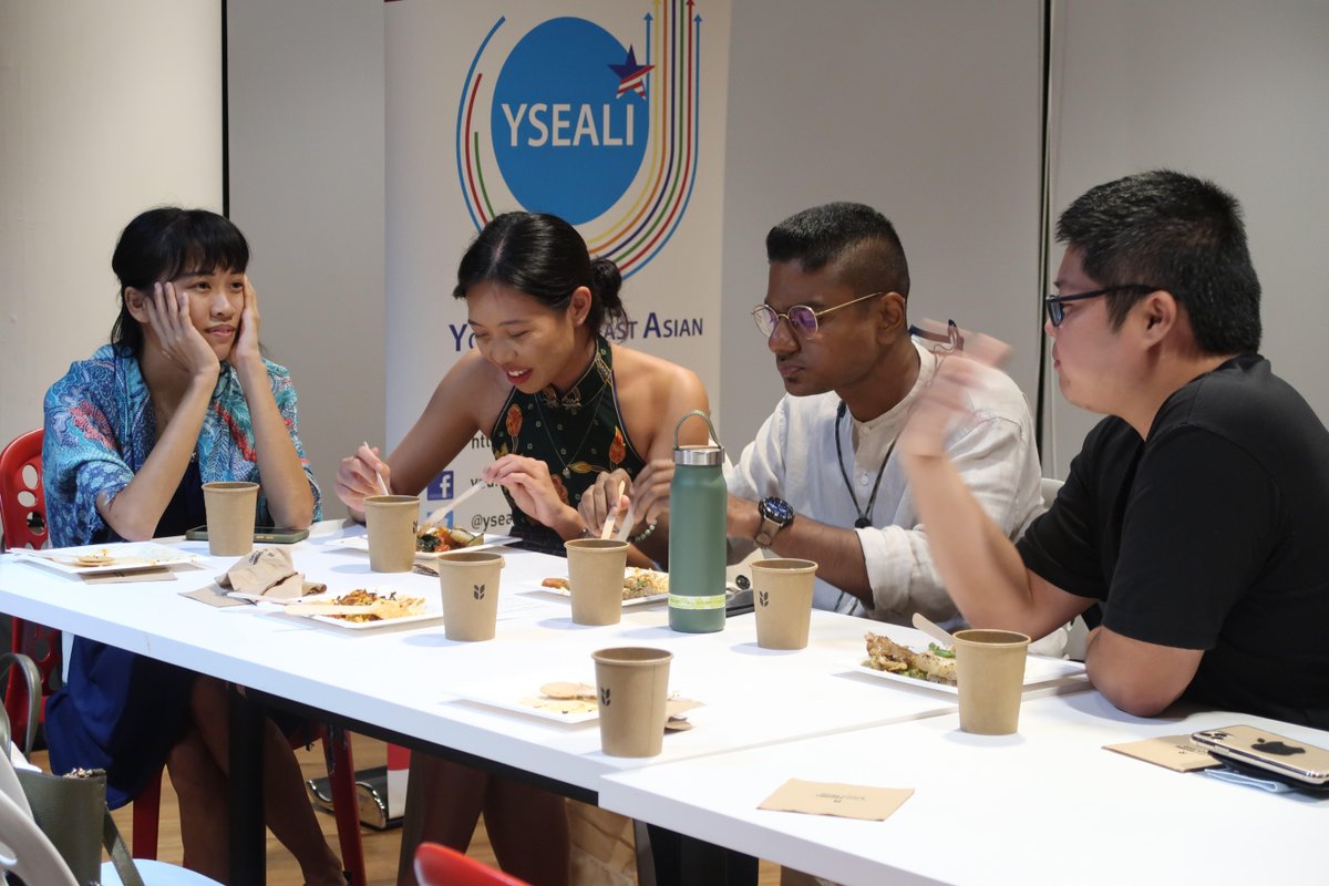 On August 25, #YSEALIalumni throughout the years and newly-minted alumni from YSEALI various programs gathered & networked among themselves together with @RedWhiteBlueDot staff at the YSEALI Singapore Alumni Networking Event 2022. Check out the photos!