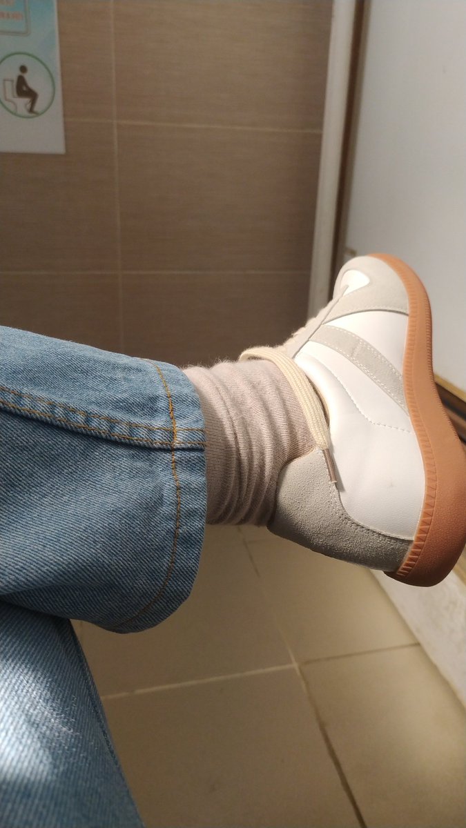 camelkuningg's tweet photo. gini toh rasanya ngantor sepatu baru
#jumawa #unpaidinternship #taibabal #hermandzumavo https://t.co/MOfQEYvwYj