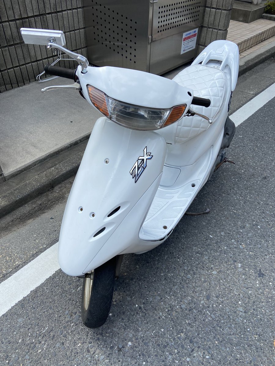 bikecustom6's tweet photo. 埼玉からZX売ります
オールホワイト
エンブレムとエナメルシート
とミラー新品
不具合なし
書類あり
一括のみ5万円
ご自宅までの配送手配可能。
関東なら直接届けます。
購入希望の方DMお願いします。
#拡散希望　#ZXZRエボZZ #原付　#バイク https://t.co/3CsJ6Dtssx