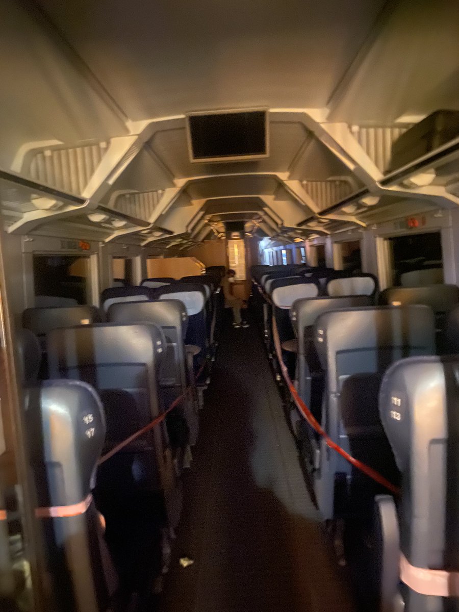 #ICE heute Köln-Berlin #deutschebahn macht Ernst mit dem „#Energiesparen
#dunkelkammer #15C #9EuroTicket 
Mit persönlichen Autogramm und Widmung #thankyoudeutschebahn