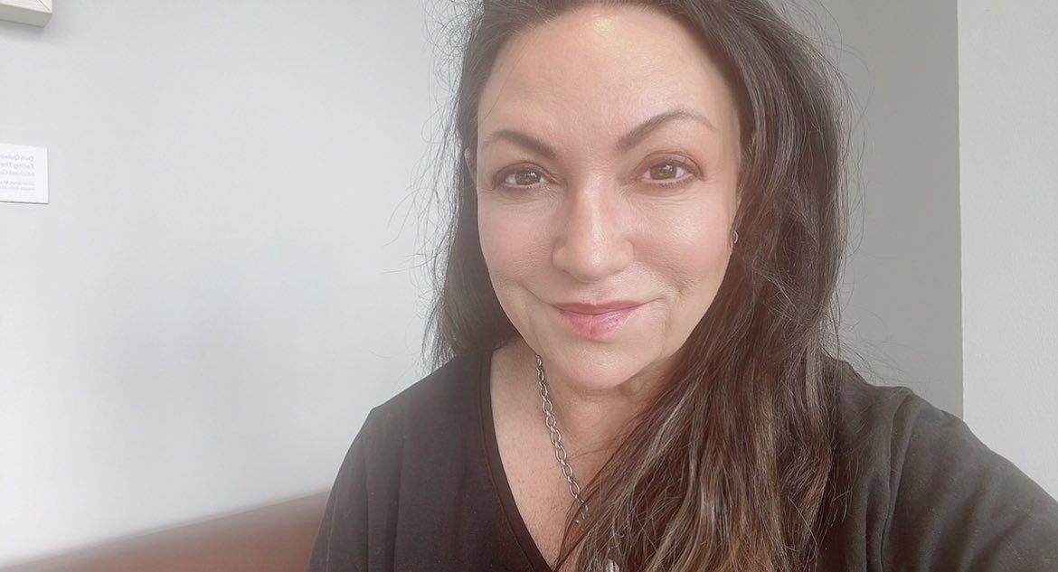 NorahCasey's tweet photo. Hello to everyone who’s feeling unwell … I’ve been sick all weekend and finally succumbed to a day in bed… maybe the change of seasons, definitely not covid (two tests negative) but I really can’t be unwell this week so channelling all the #superwoman vibes … and good drugs 👍 https://t.co/LFg6tIVPTI