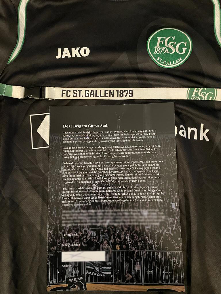 Ein Sommer mit Sleman✊

Sebuah buku yang digarap oleh teman kami, Andrin tentang musim panas dia tahun 2019 bersama teman-teman di Sleman. Sudah terbit dan telah dipresentasikan sebanyak 25 kota di Jerman dan Swiss.