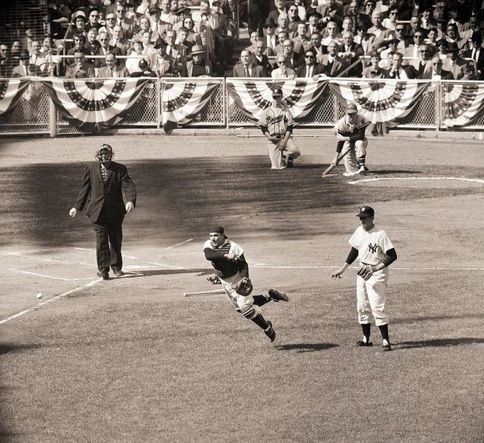 Baseball In Pics (@baseballinpix) on Twitter photo Yogi Berra makes a play during game 3 of the 1958 World Series Yogi Berra makes a play during game 3 of the 1958 World Series