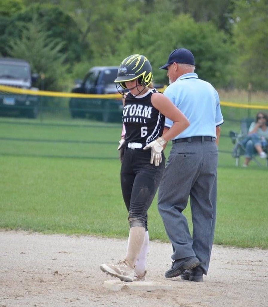 laurenjord1's tweet photo. I am extremely excited to announce my verbal commitment to continue my academic and athletic career at Waubonsee Community College! Thank you to all of the family, friends and coaches who helped make my childhood dream come true!! Go Chiefs!❤️🤍 @WCCchiefsSB @WaubonseeChiefs https://t.co/hhzTBquDSq
