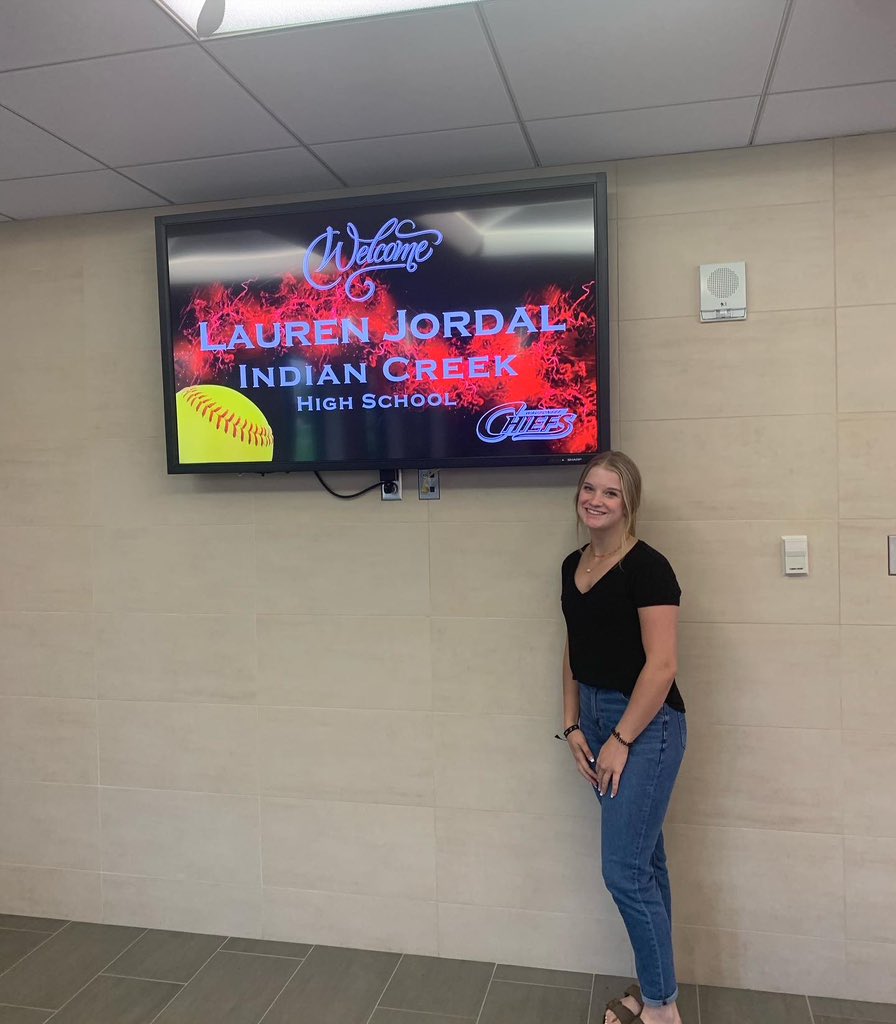 laurenjord1's tweet photo. I am extremely excited to announce my verbal commitment to continue my academic and athletic career at Waubonsee Community College! Thank you to all of the family, friends and coaches who helped make my childhood dream come true!! Go Chiefs!❤️🤍 @WCCchiefsSB @WaubonseeChiefs https://t.co/hhzTBquDSq