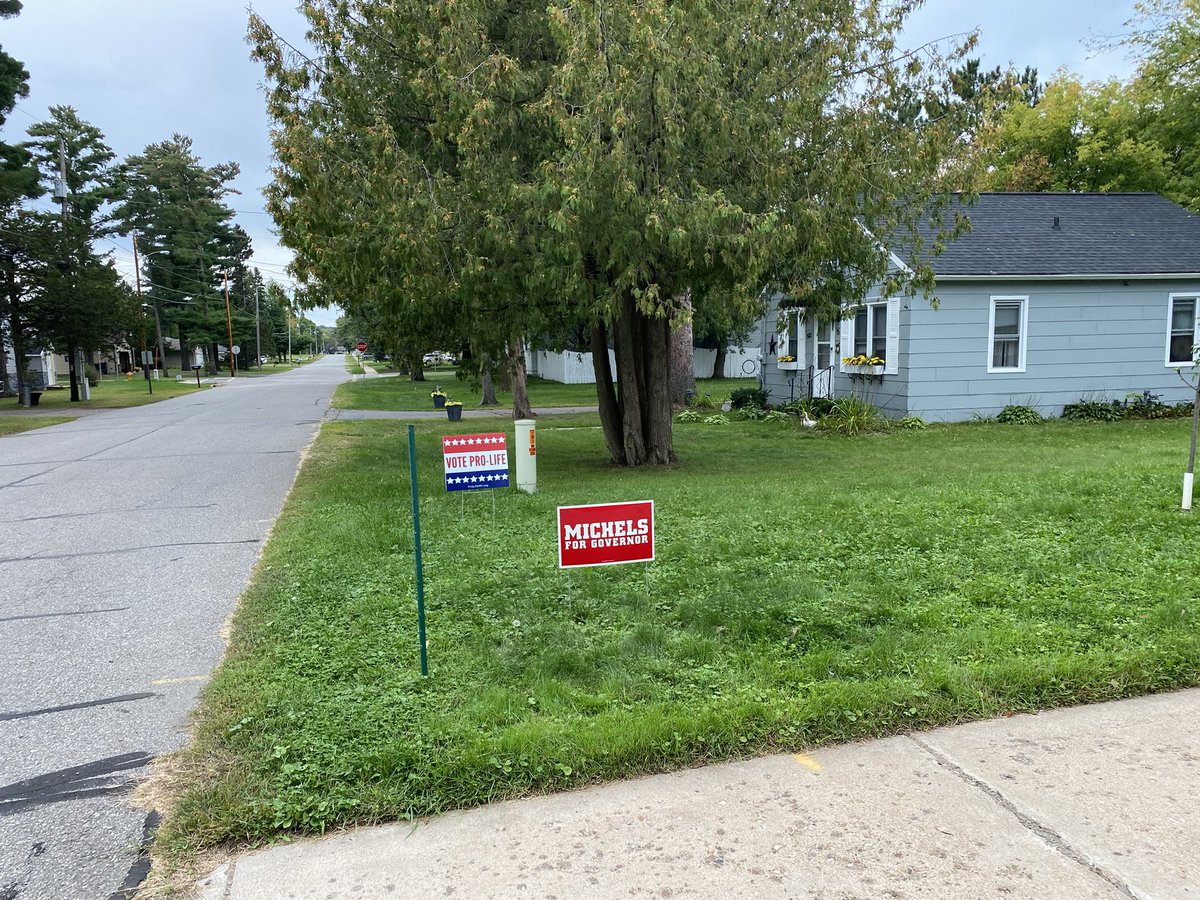 yetter_tim's tweet photo. 6 signs, one yard! Good support in Weston! #TeamTiffany #7thforRon #leadright https://t.co/6UyDvBw9D8
