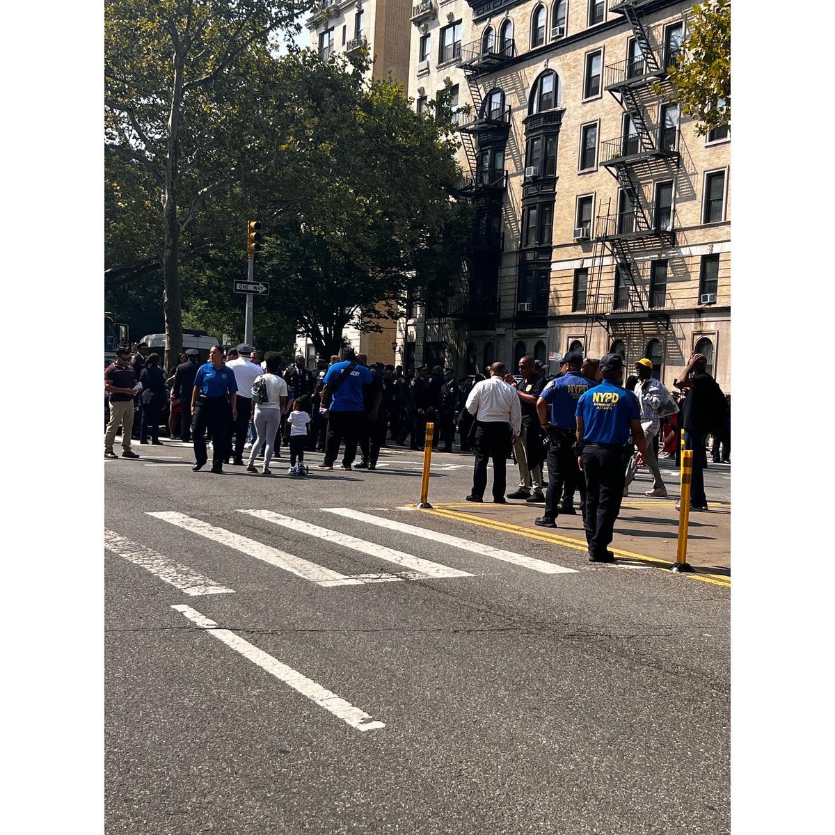 Making beautiful memories with some amazing people. Todays Harlem/African Day parade was amazing. The First Deputy of NYPD graced us with his presence and looking festive. The “mother” of Harlem Assemblymember Inez Dickens came in with a grand entrance. Love this amazing leader.