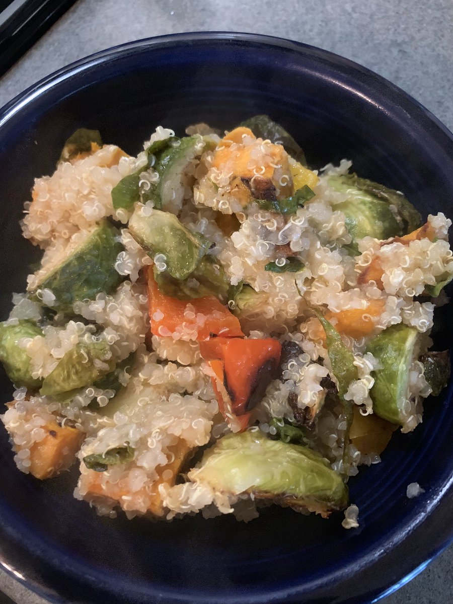 aubieisausome's tweet photo. Quinoa with roasted Brussels sprouts, sweet potato, and peppers.
#dinnertime #SundayMood #healthfuleating https://t.co/macr7RqZmu