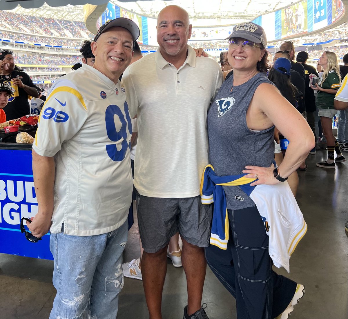 ericsgeller's tweet photo. Hangin’ at the #RAMSHOUSE! #ATLvsLAR #RamsHouse #FalconsvsRams https://t.co/MEQakeTyAt