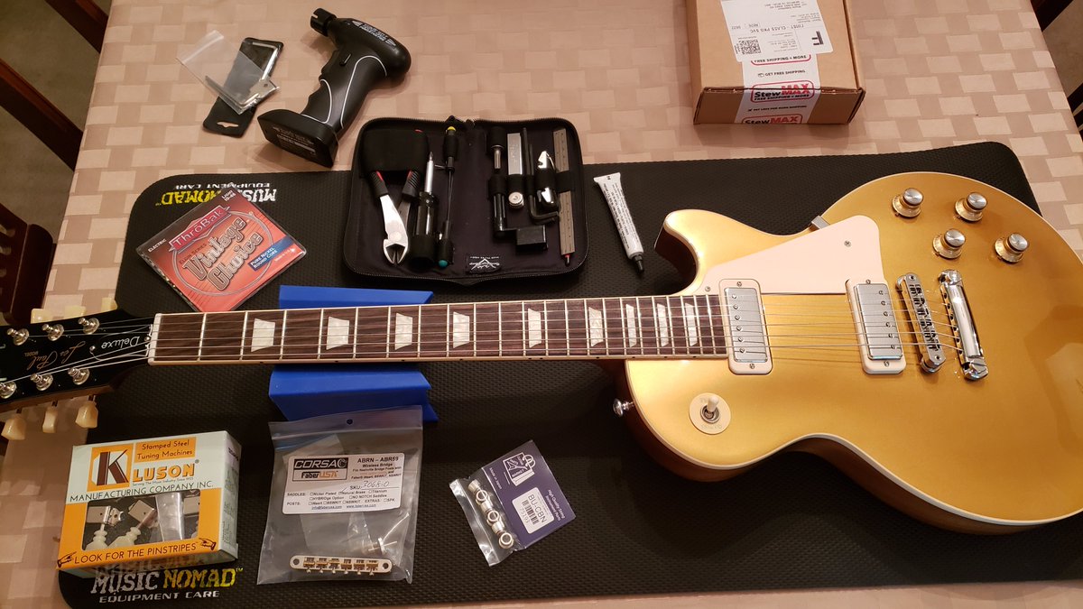 rwyjunior's tweet photo. It's #Bridge &amp; #Tuner upgrade day for the #LesPaul Deluxe 
#Kluson
#FaberUSA 
#ThroBak https://t.co/jY8TOBirZI
