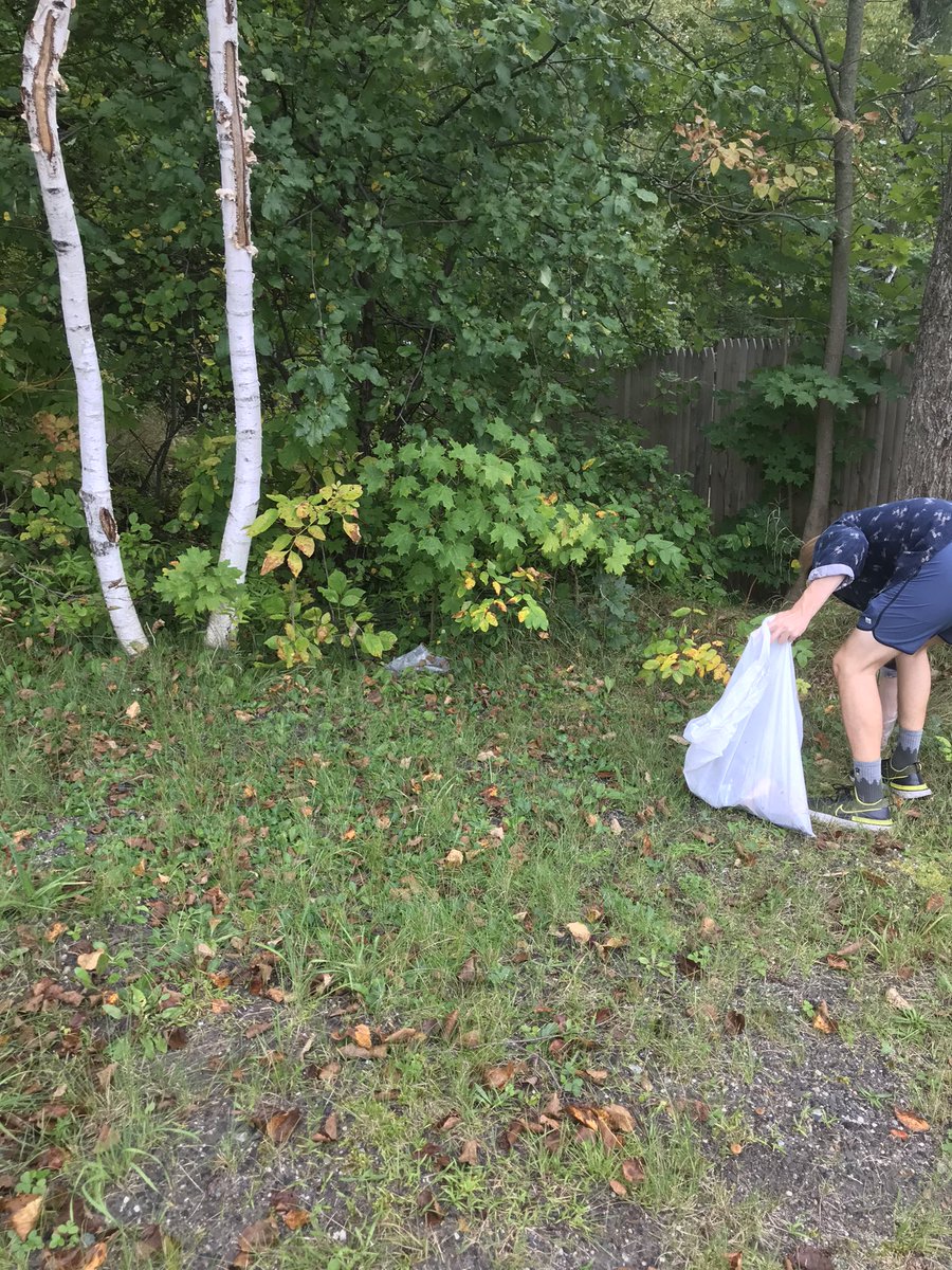 friendforestnft's tweet photo. So good to see people all over the world join the #AvaxCleanUp this weekend! Thank you for getting out there and participating π
We did our part too and had a great time picking up trash today πππ
We'll be processing all the entries tomorrow, stay tuned! https://t.co/ULdcfIfGA9