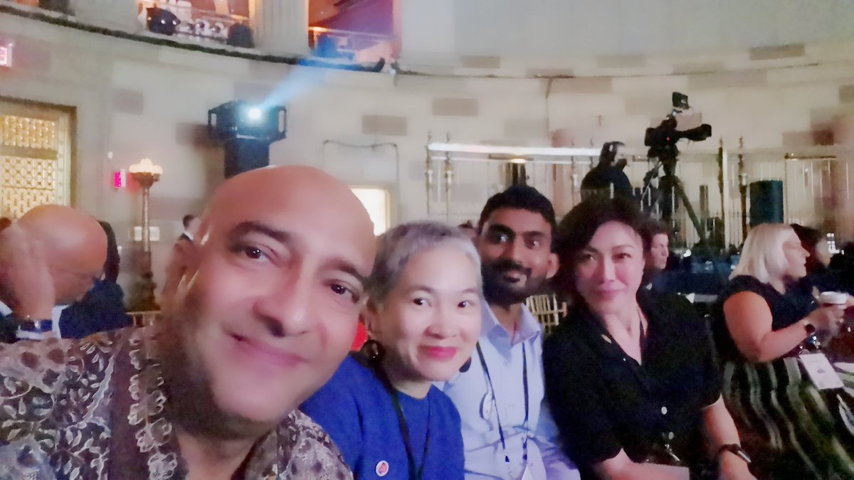 RachelOngSG's tweet photo. Insanely proud of our community and cs leaders from our region for rocking the stage and all the dedication and commitment! https://t.co/2bXtpm7Khp