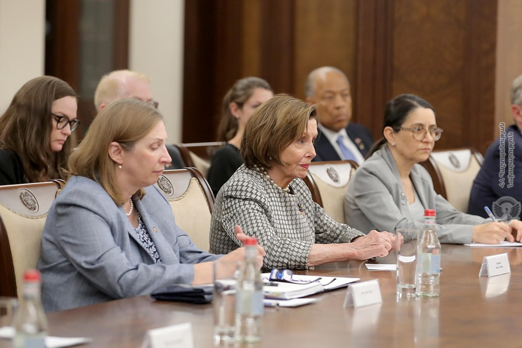 armenia_mod's tweet photo. (3/3)DefMin presented the sit. caused by the #large_scale military #aggression of #Azerbaijan to the @SpeakerPelosi.
Nancy Pelosi presented the #US position on the situation.
A number of issues related to the #cooperation of the 2 countries in the #defence sector were discussed. https://t.co/7NQvMOYxCK