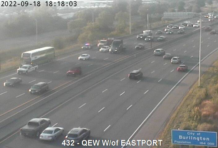 NewsRadioTO's tweet photo. Fort Erie-bound QEW on the Burlington Skyway - the right lane is blocked by a stalled Go bus #FEBQEW. https://t.co/QeKj1Uu596