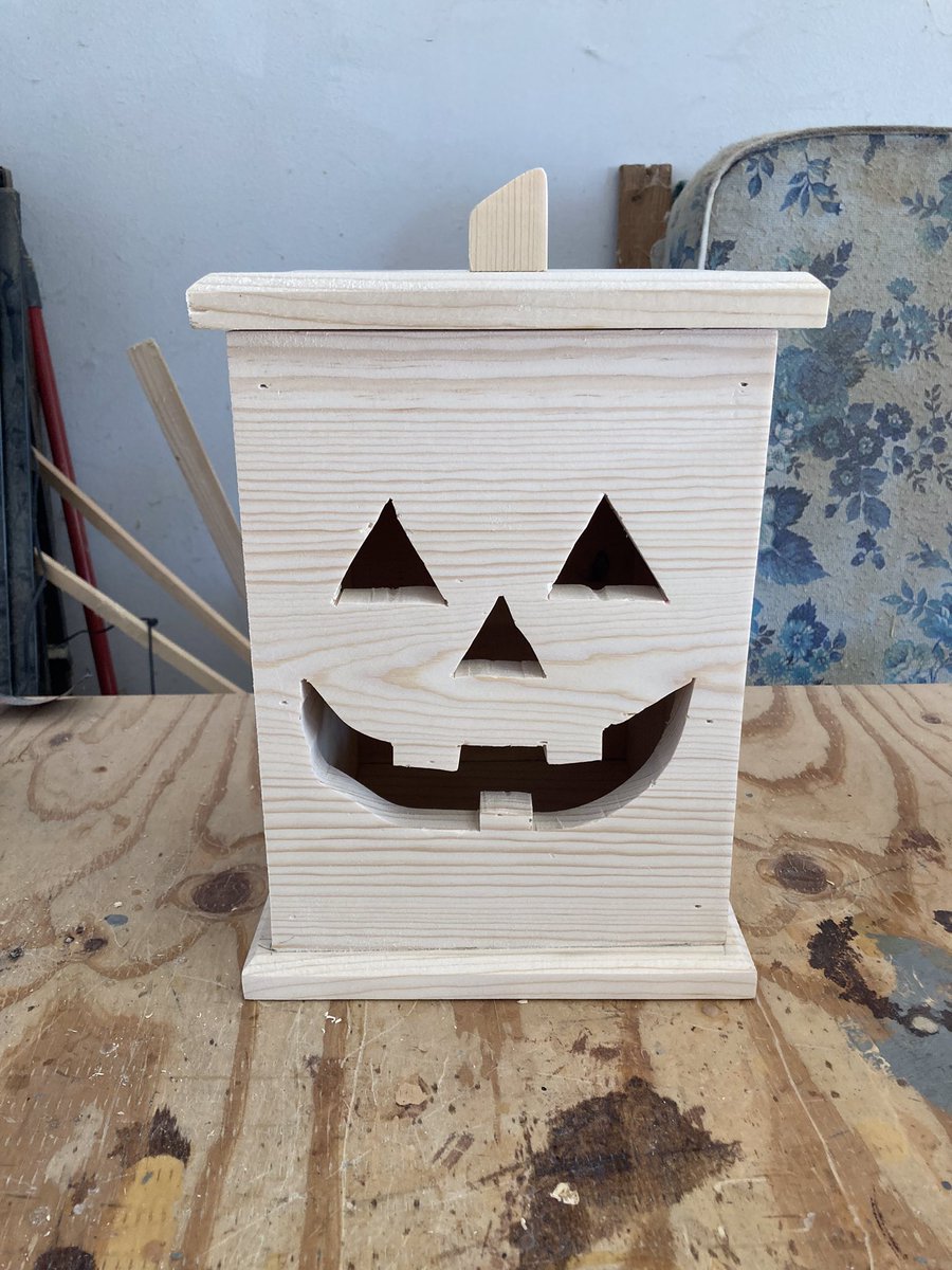 RUtaffenMe's tweet photo. Wood Jack o Lantern
#woodworking https://t.co/tTLm5z2Ali
