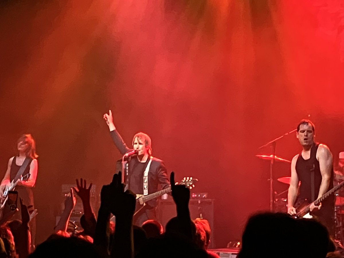 MatthewGeorgewh's tweet photo. Yes, only @ashofficial playing Free All Angels in full @O2ForumKTown with @CHatherley79 plus other favourites including Wild Surf, Girl From Mars and Kung Fu for their delirious fans. All that and Burn Baby Burn twice #Ash #FreeAllAngels https://t.co/NzcDlsJoCC