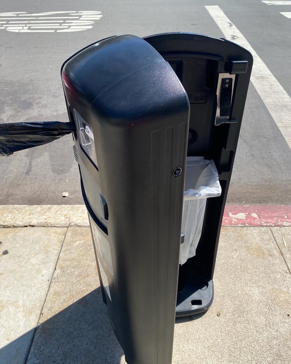 enhancelj's tweet photo. Did you know that there are six stations that dispense pet waste bags in The Village of La Jolla? Cleaning up after the doggos has never been easier. 🐶💩 https://t.co/e0oEHogLWY