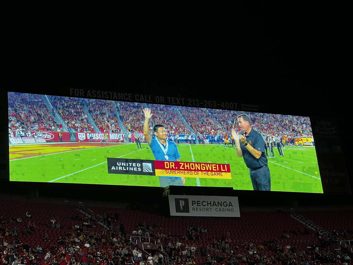 LiLab_Kidney's tweet photo. Proud to receive the first medal after starting my lab at USC. The medal recognizes our efforts in building a transplantable synthetic kidney from stem cells. Many many thanks to my research team, collaborators and supporters! Fight on! @ukrocharity @USCStemCell @KeckKidneys https://t.co/7uD4rkStZI
