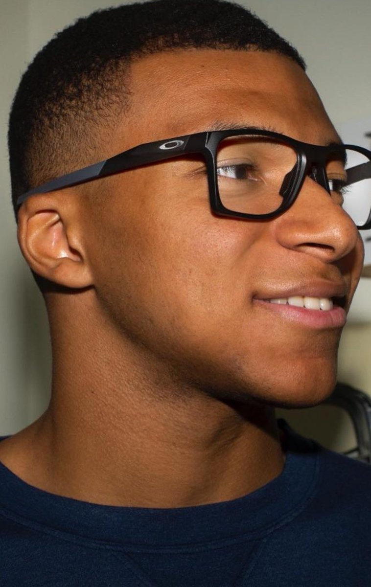 JordanDuez's tweet photo. @KMbappe  joue peut être avec ça pour les collègues démarqués stp 😢#olpsg https://t.co/jt0xjBAAFz