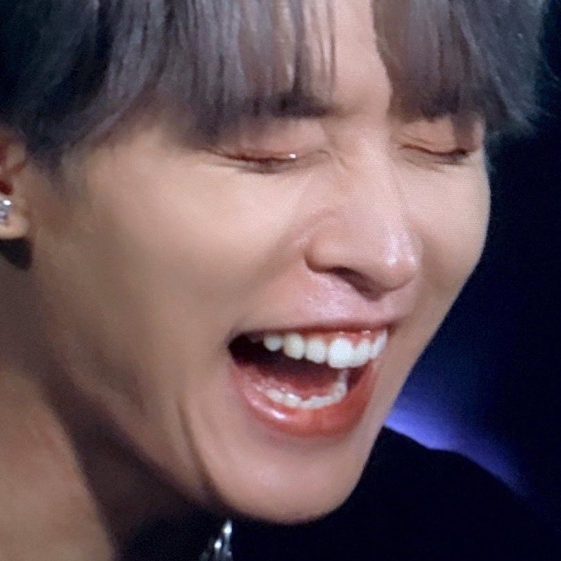 linoscookie's tweet photo. IM BROKEN https://t.co/vUZl4PE5MS