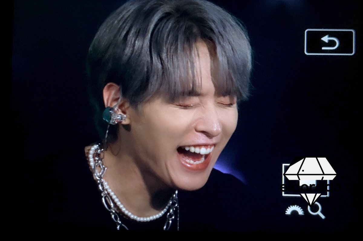 linoscookie's tweet photo. IM BROKEN https://t.co/vUZl4PE5MS