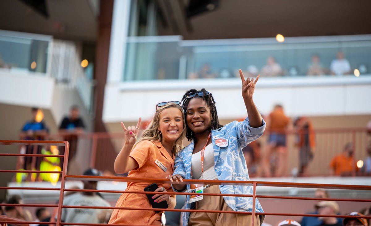 🤘🏼 Horns Up! 🤘🏼 S/O to all the recruits, families & fans for showing up & showing out these past 3️⃣ home games. 📍 See y’all back in DKR soon! 10.1 - v. WVU 10.15 - v. Iowa State 11.12 - v. TCU 11.26 - v. Baylor