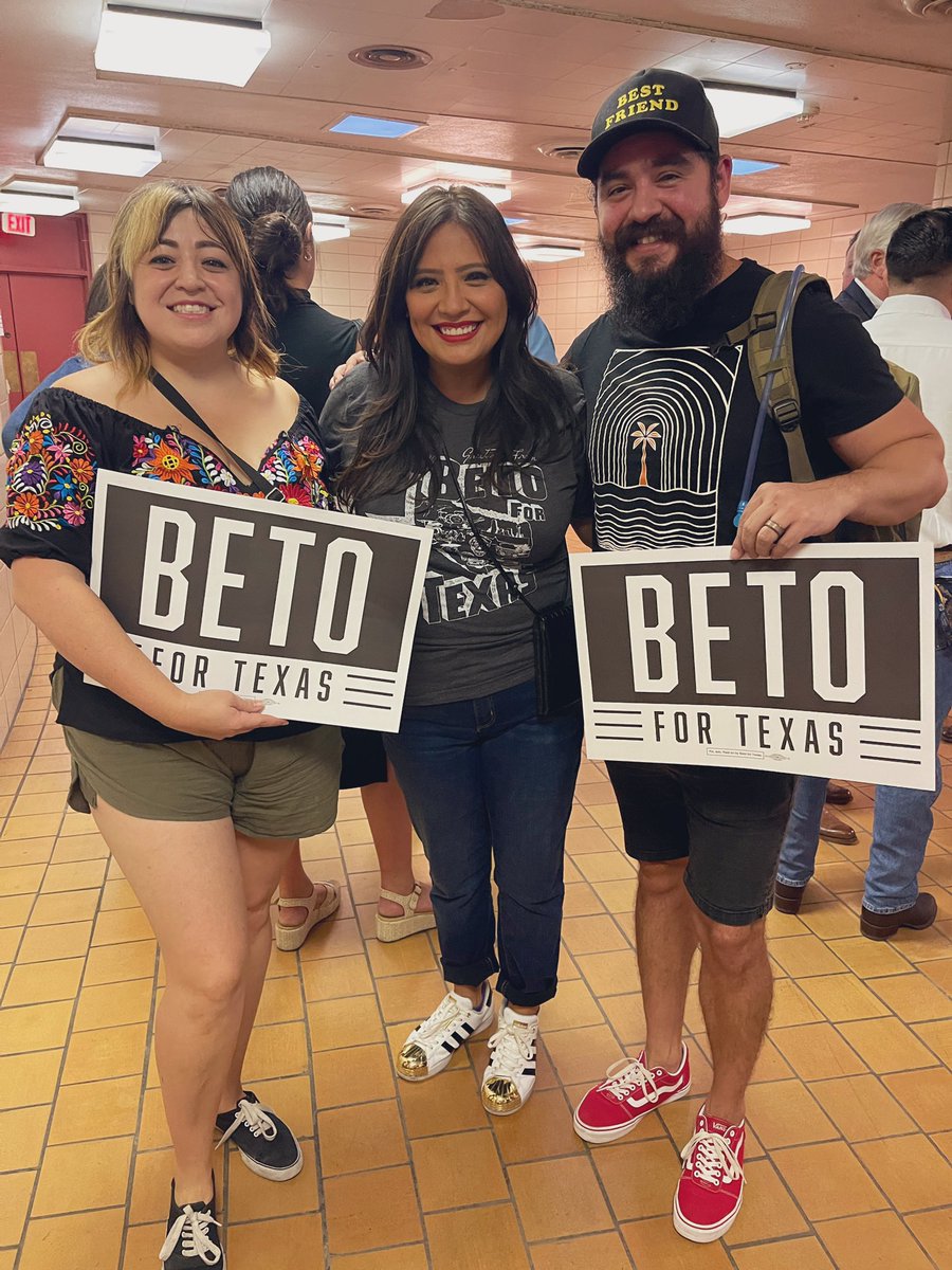 PuroPincheSA's tweet photo. Always proud to see this talented, strong #Tejana using her platform for good! @cristela9 @BetoORourke #juntossepuede #sanantonio #betofortexas https://t.co/I2aKRSy6jI