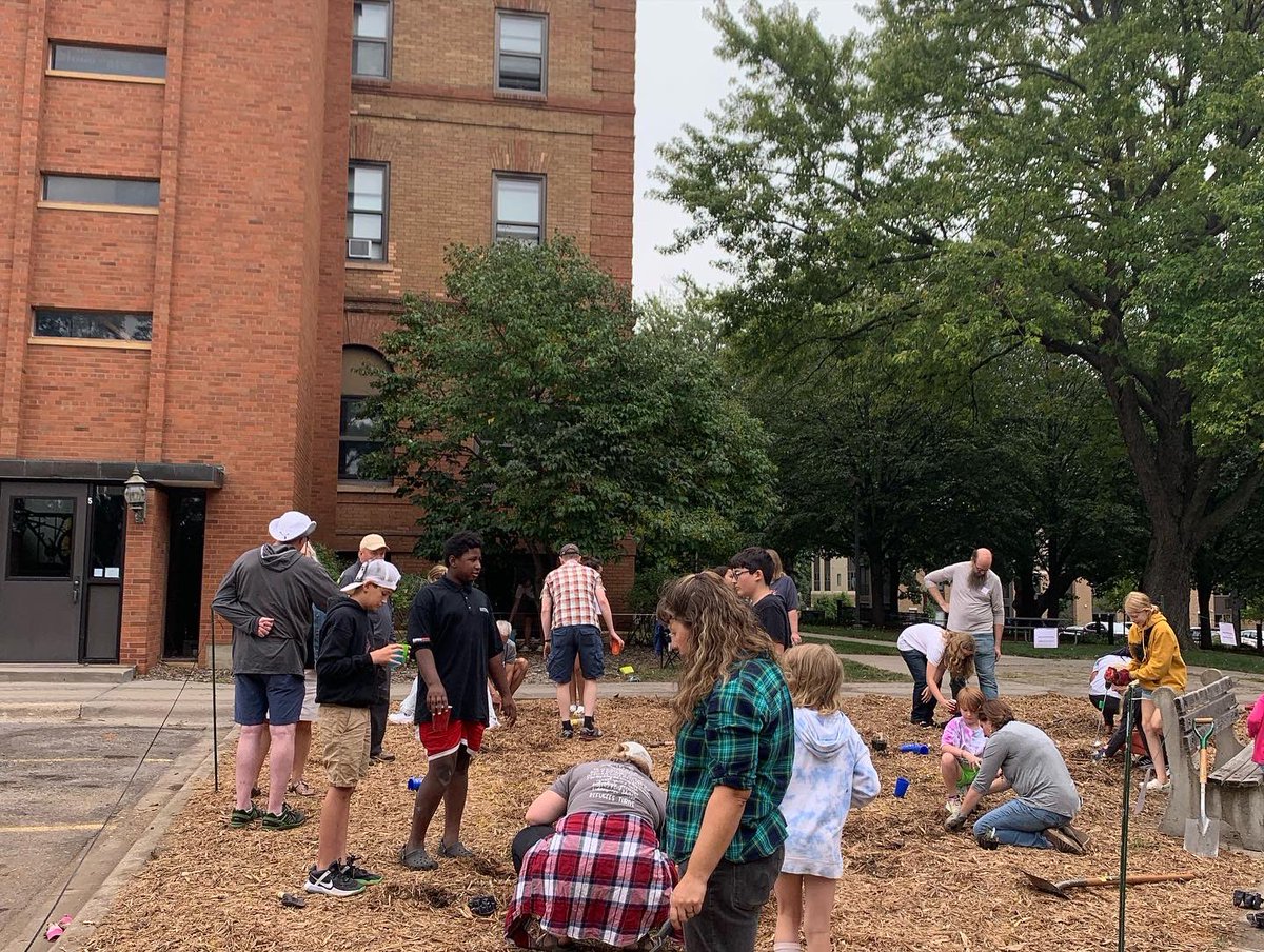 GrowGreenHearts's tweet photo. Youth led with justice, joy & prairie plants today! 💚After land acknowledgment 17 youth from 5 churches added 256 #nativeplants to create a brand new #pocketprairie at @LutherSeminary @LutherFaithLead @ELCAyouth @SaintPaulELCA #PlantPrairie #GGHYouthLead #GrowingGreenHearts💚 https://t.co/t73awnPe7W