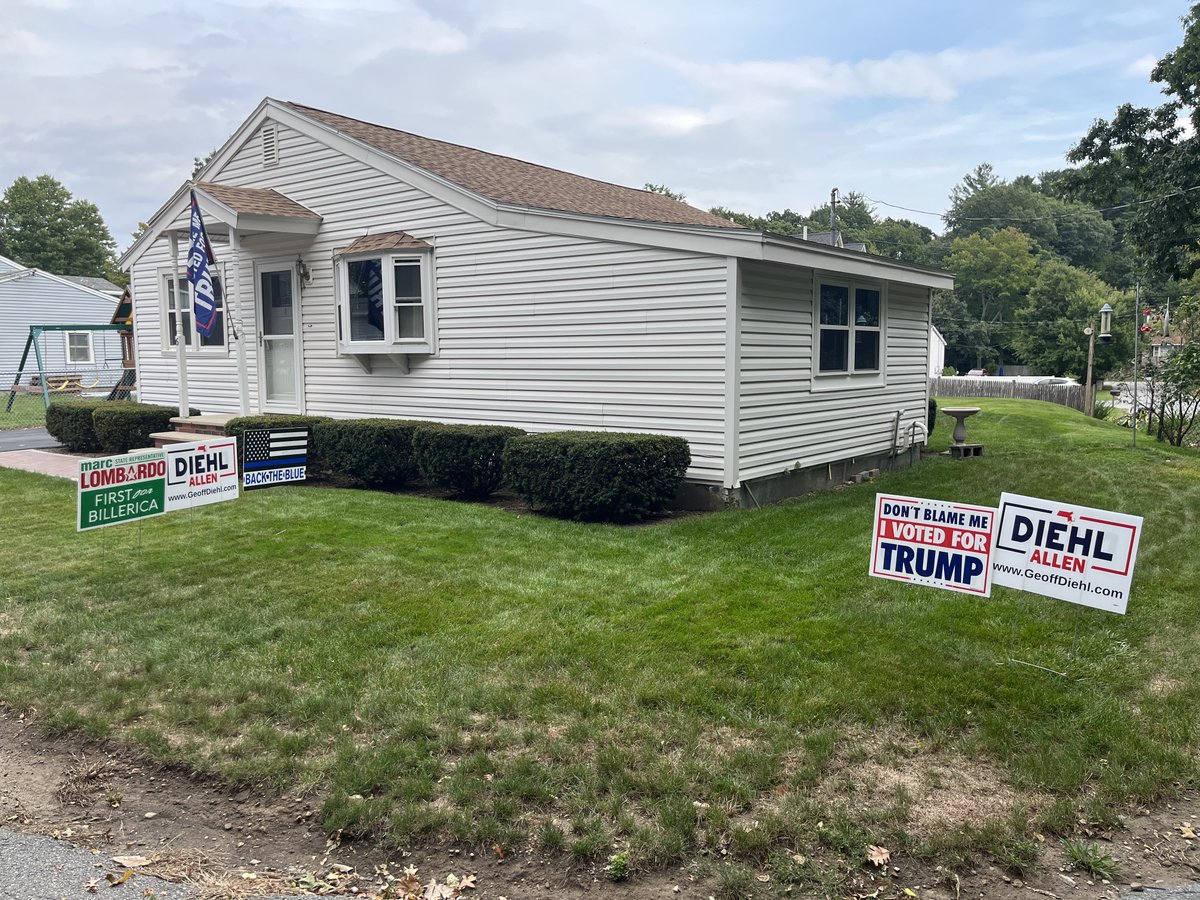 BlockAlec's tweet image. The wife was a 1 for @TeresaForMA #yardsignsdontvote #mapoli