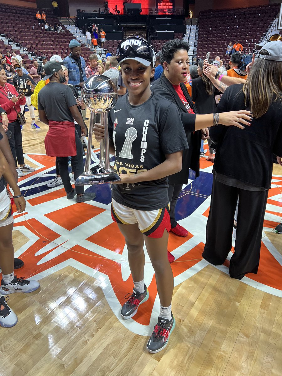 PUMAHoops's tweet photo. OUR CHAMPION 🥹 @JackieYoung3 https://t.co/IXd4fUJlyY