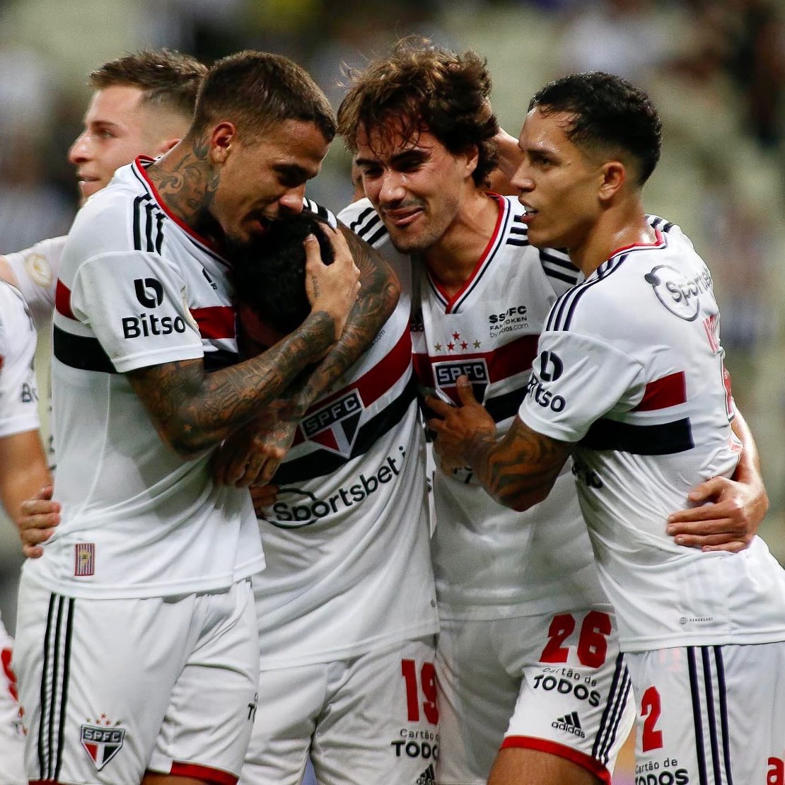 SaoPauloFC's tweet photo. Mais 3️⃣ pontos garantidos no @Brasileirao! Seguimos unidos na luta por nossos objetivos!

🔜 O Tricolor volta a campo no domingo (25), às 20h, recebendo o Avaí no Morumbi.

#VamosSãoPaulo 🇾🇪 https://t.co/EAINsMYSAg