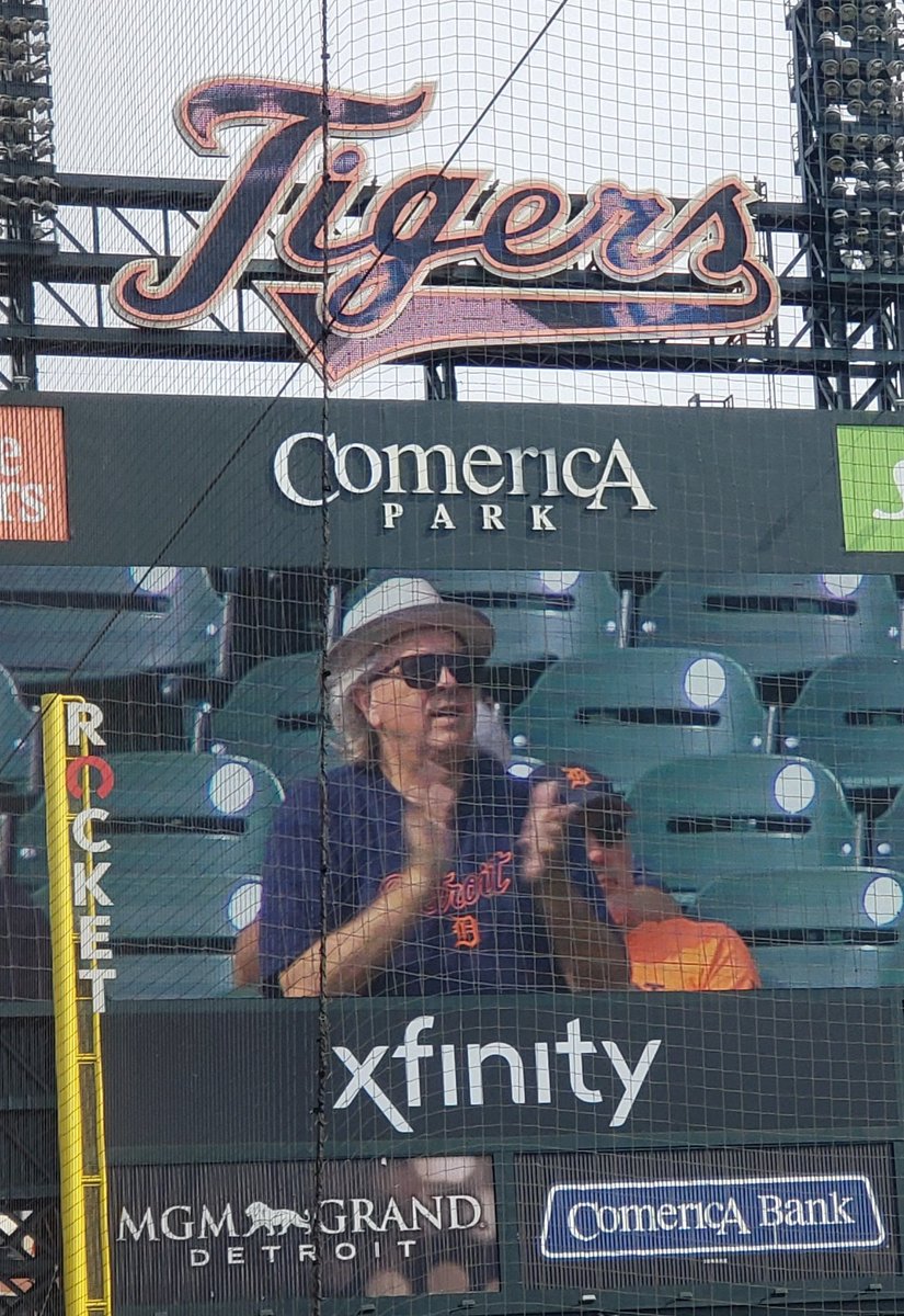 JPHOSKO's tweet photo. Made the big screen @ComericaPark @tigers @iamcardib  @ParisHilton @EquinEdge @TheMindyProject @andydick #cameralovesme https://t.co/qgwyWVoML1