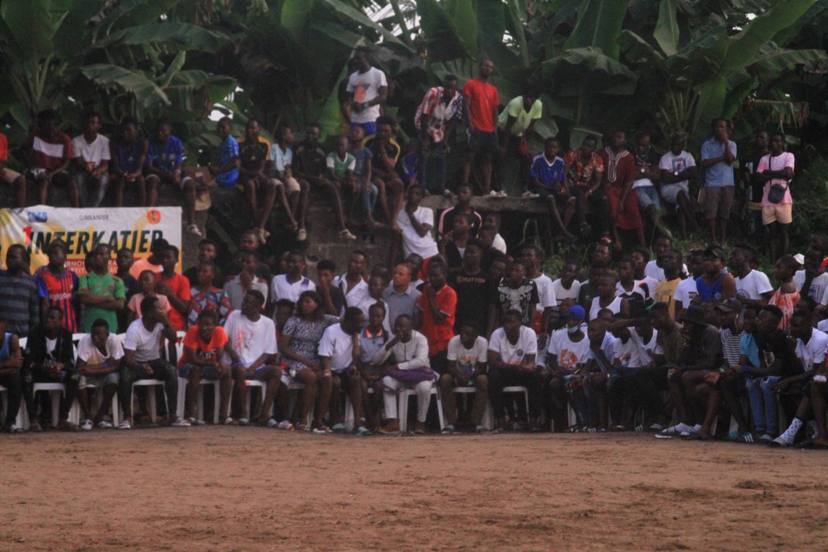 Dimanche riche en activités sportives pour le Conseil Municipal de Yopougon.
Parrainé, ce dimanche 18 sept 22, 2 finales de tournois de Maracana, successivement à Port-Bouët 2 et à Niangon.